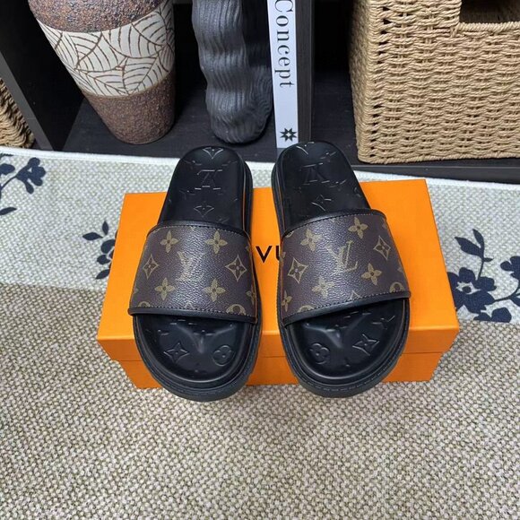 Louis Vuitton Brown and Black Women's  Slides - Picture 1 of 9